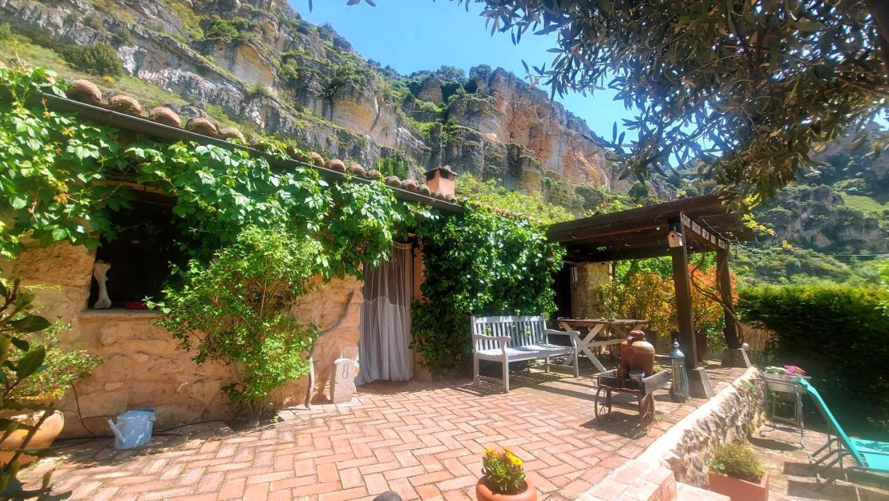 בית הארחה Aragosa 	Casa Corazon De Piedra En El Rio Dulce מראה חיצוני תמונה